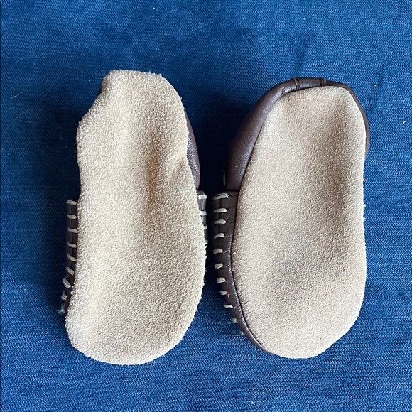 Robeez Brown Leather Infant Moccasins - 0-6mo - Picture 2 of 3